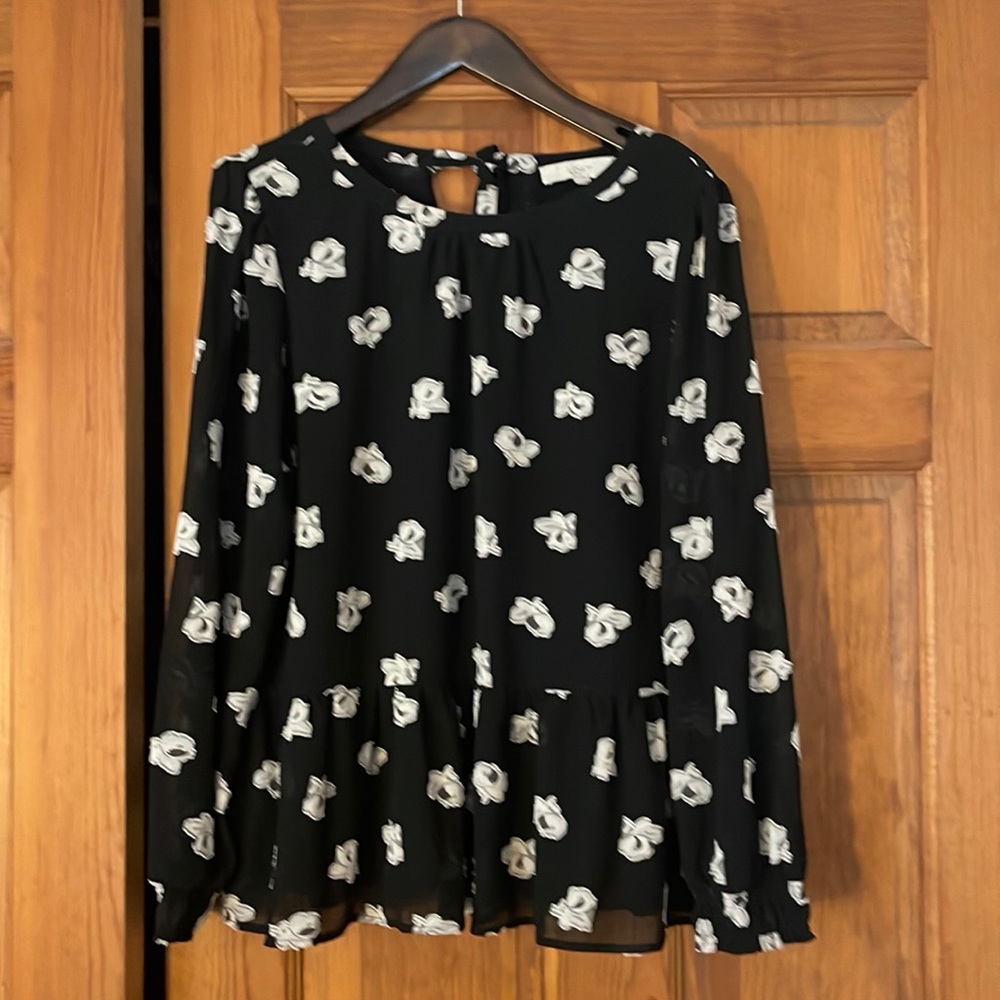Black with floral pattern, peplum top loft size L